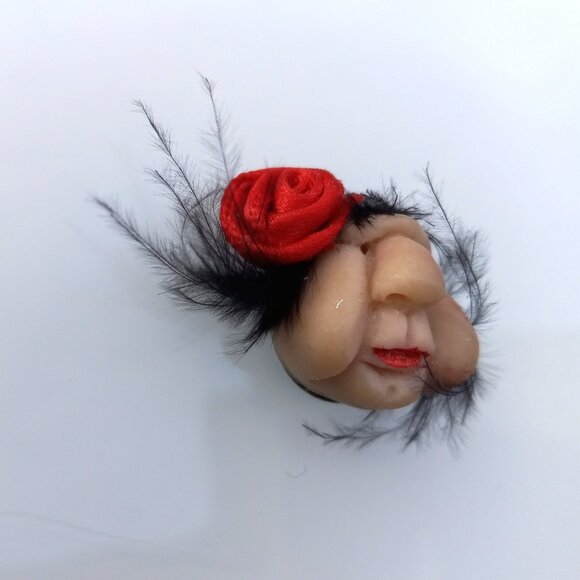 1970s Muppet Face Jolie Laide Pendant Bust of Theatre Ready Lady - Picture 7 of 12